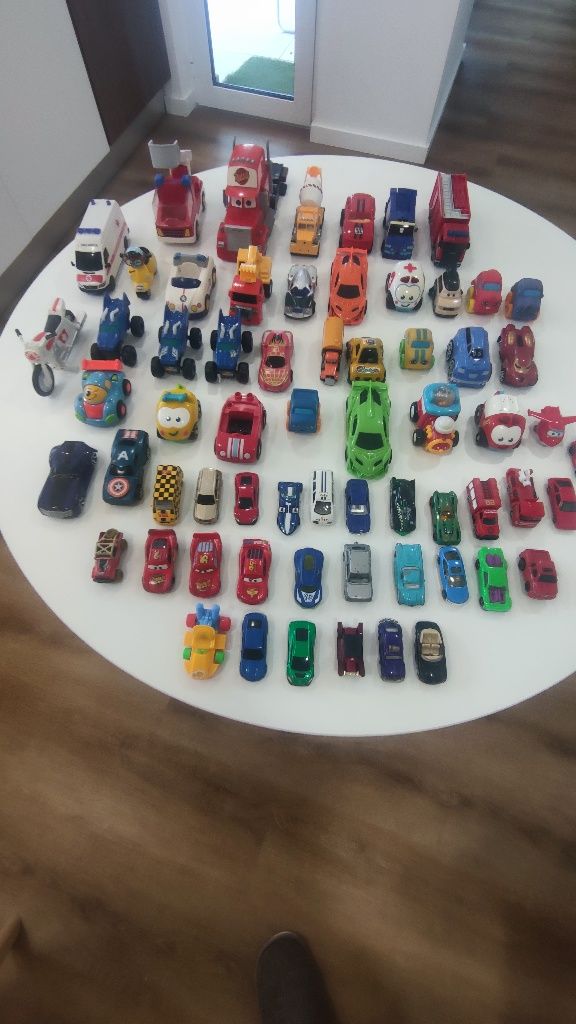 Carrinhos e mota varios