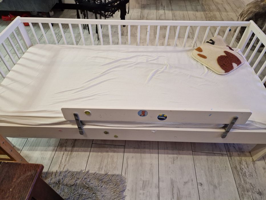 Łóżko dzieciece z materacem