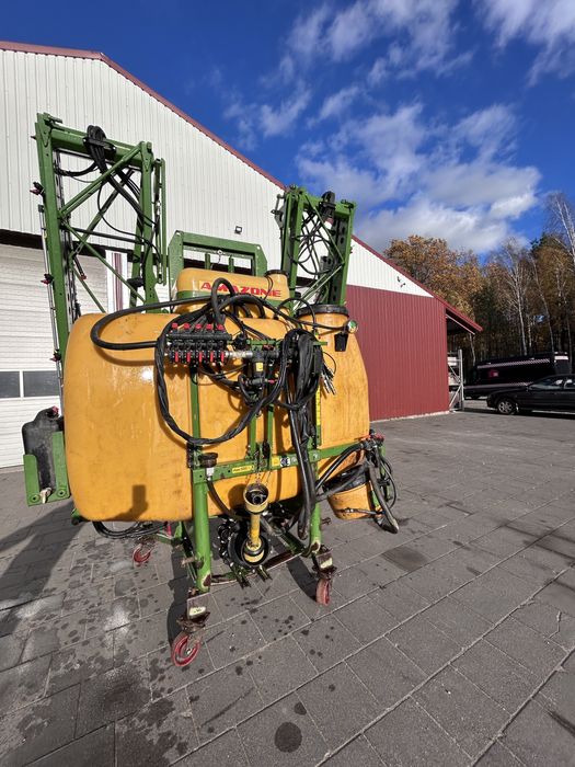 Opryskiwacz zawieszany Amazone UF 1200