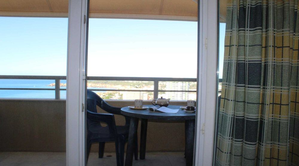 Arrenda-se T1 até maio - na praia da rocha