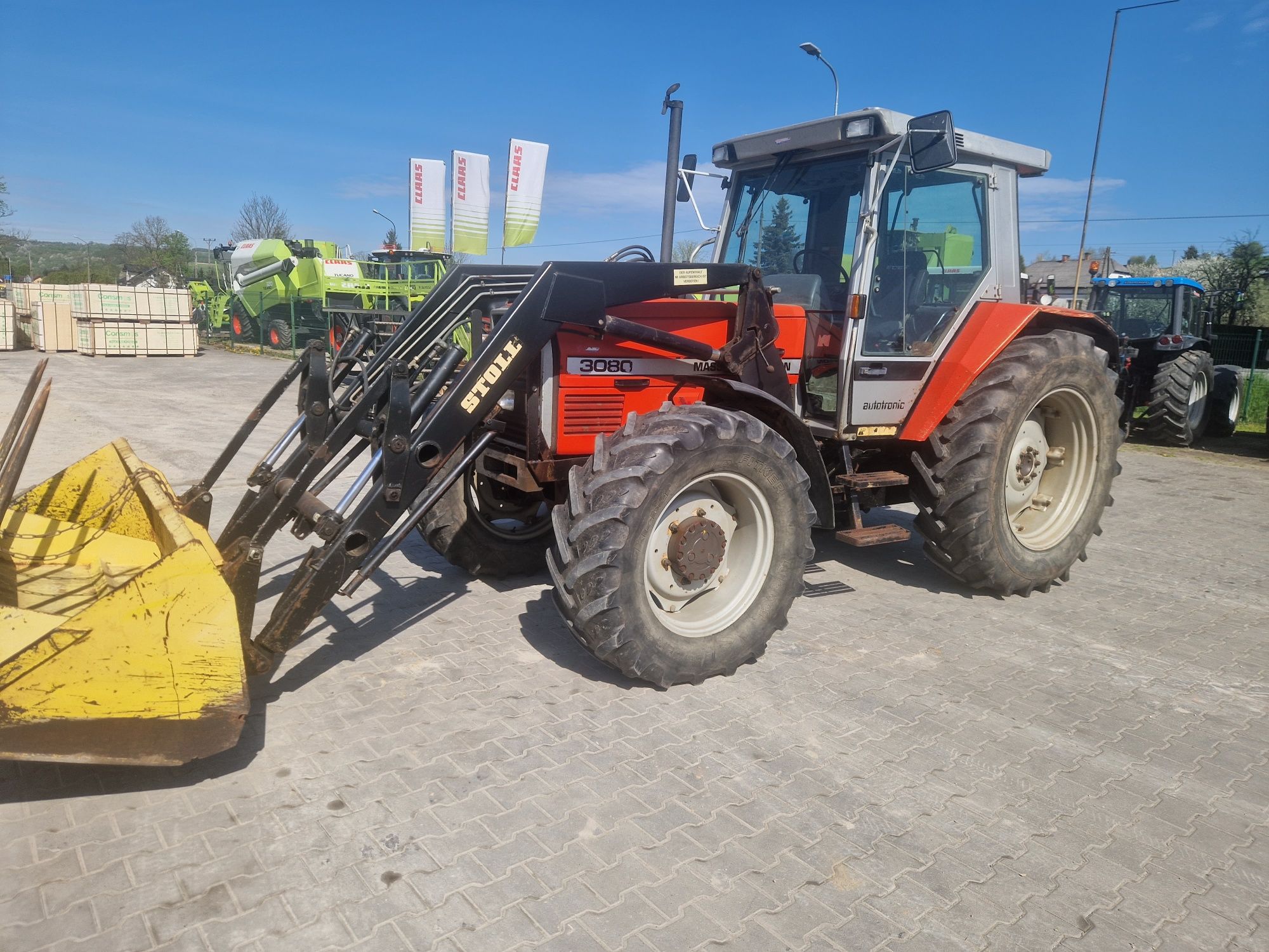 Ciągnik rolniczy Massey Ferguson 3080 z turem