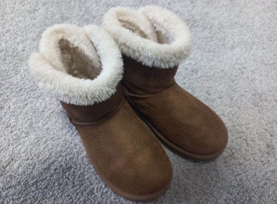 Уггі для дівчинки Primark 29 р. 18.6 см Сапожки зимові