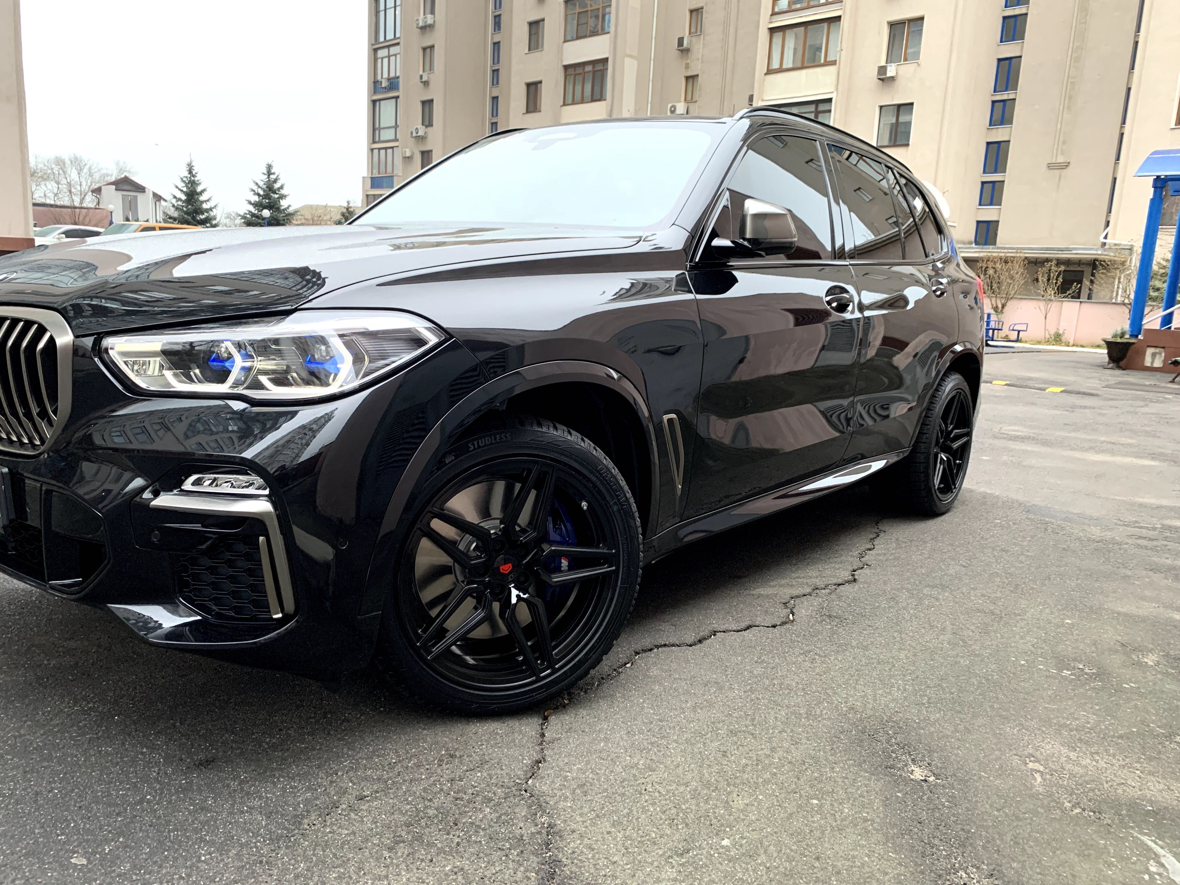 Продам разноширокие диски Vossen с резиной TOYO R20