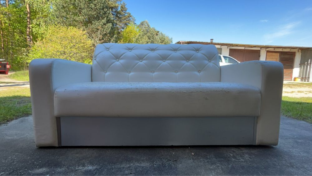 Sofa biała pikowana