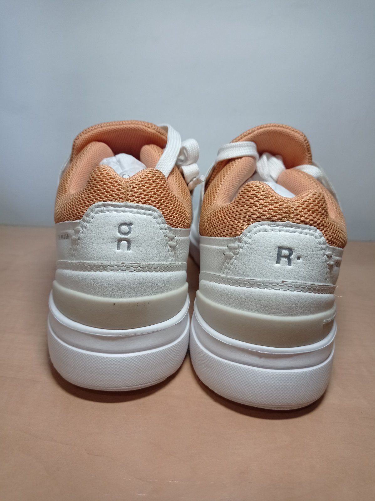 Кросівки The Roger Advantage  On Running 38р.