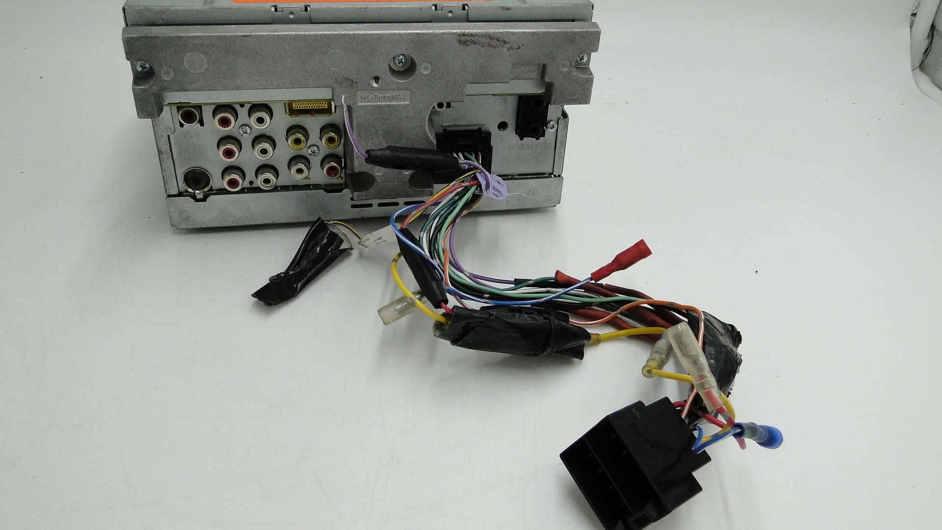 Radio  PIONEER AVH-3300BT dvd blutooth divx RDS