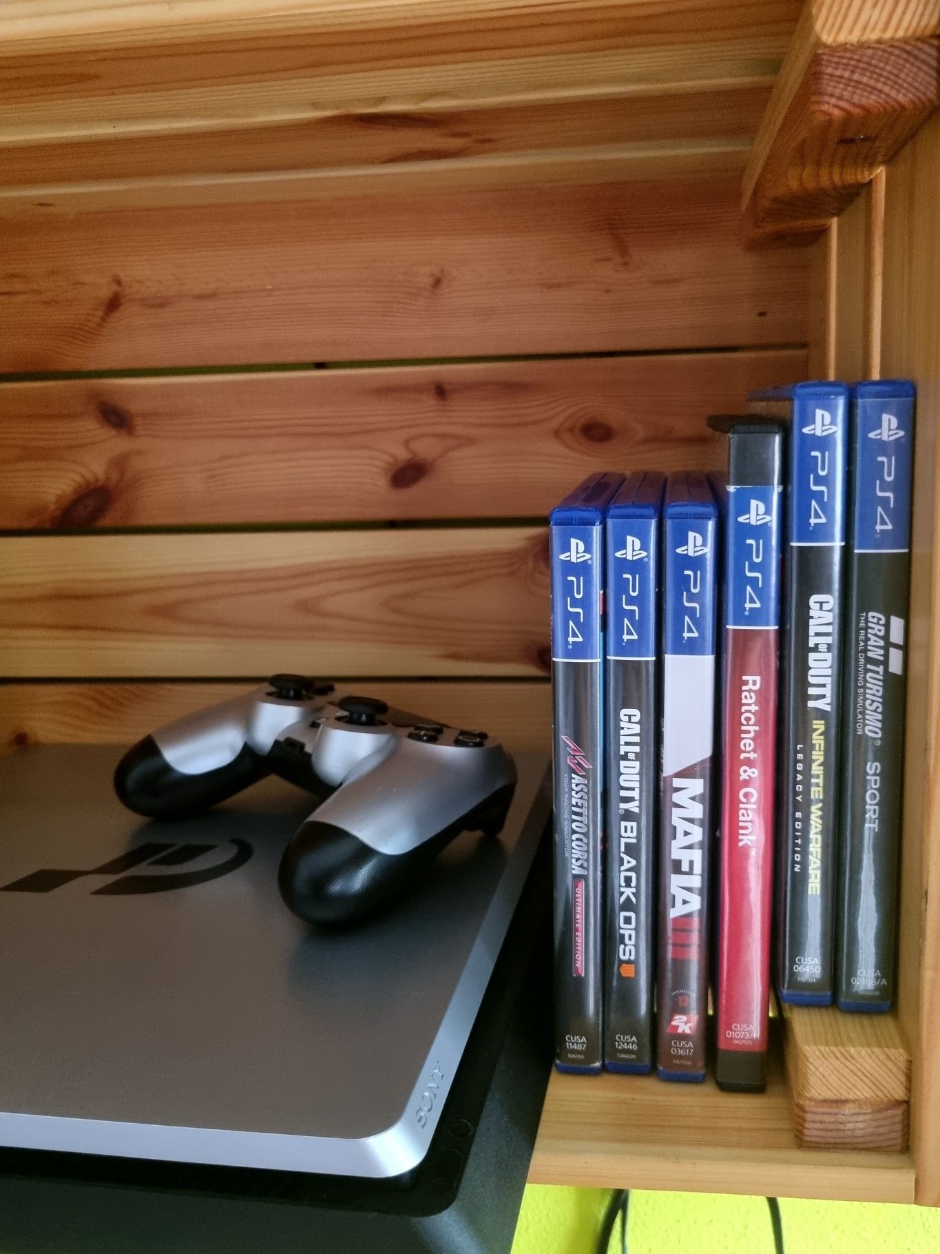 PS4 Gran Turismo Edition 1TB, 6 jogos, comandos e volante