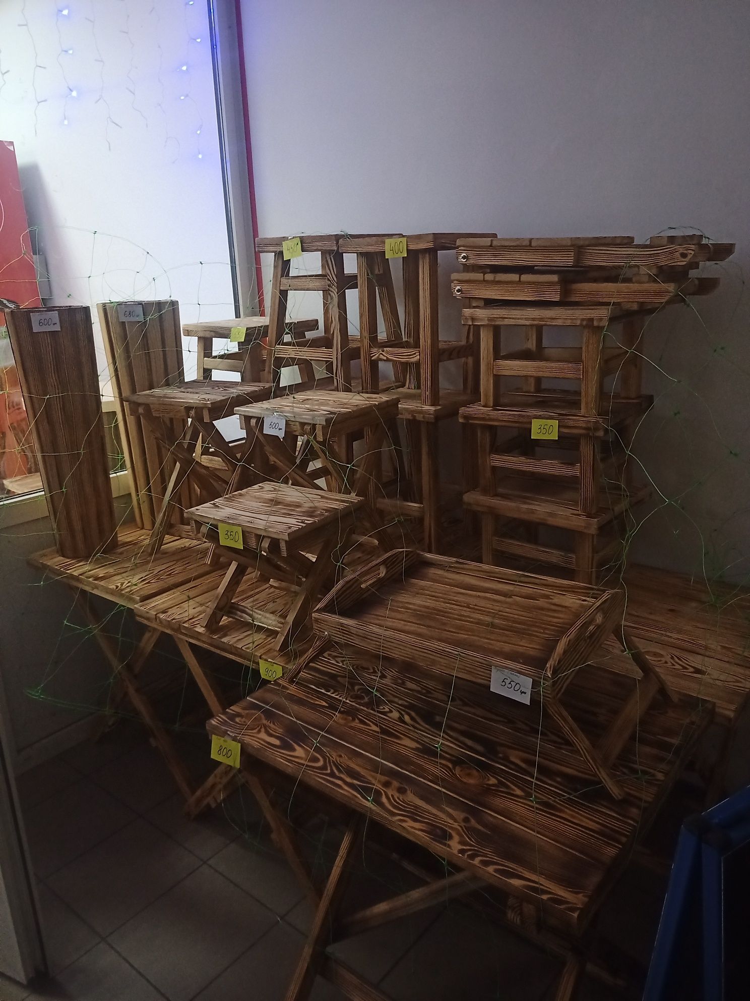 Меблі з натурального дерева (табуретки, стільці, столи, вази, підноси)