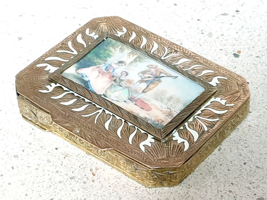 Maravilhosa antiga caixa de rapé italiana com pintura à lupa