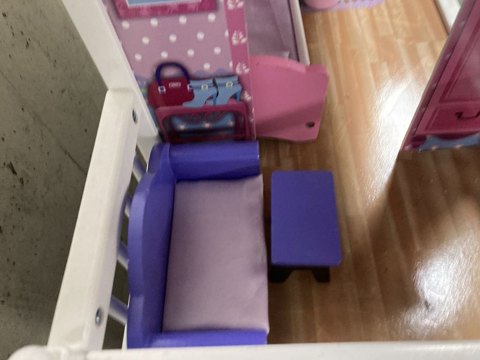 Duży domek dla lalek, w tym auto i barbie