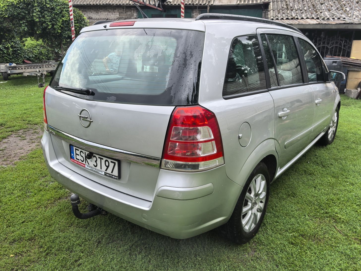 Opel Zafira B srebrny