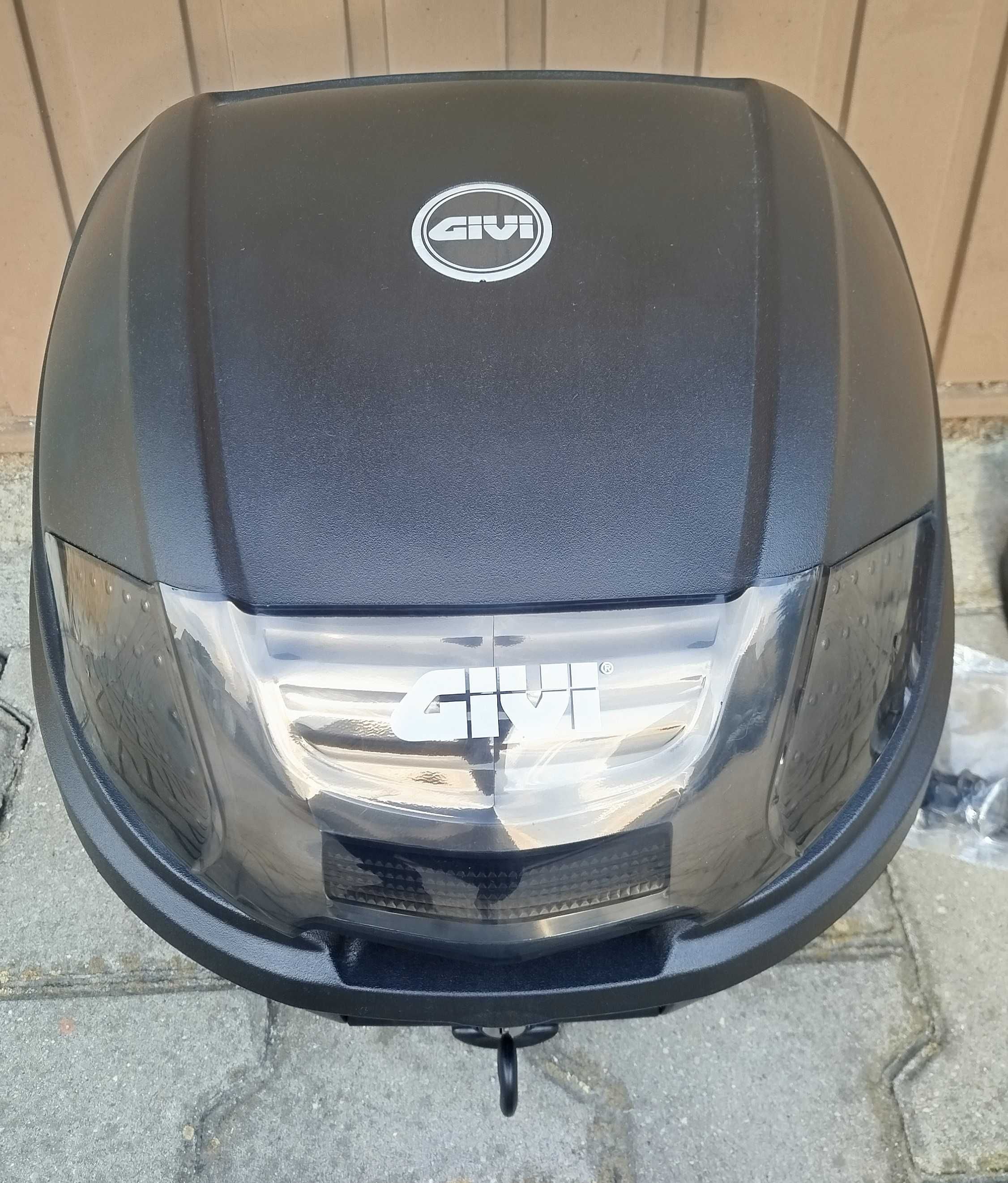GIVI Kufer centralny, box MONOLOCK (30L)
