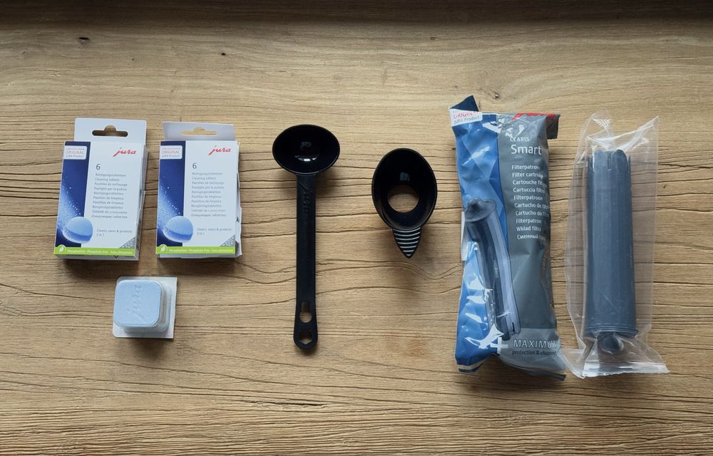 EKSPRES JURA ENA 4 FULL NORDIC WHITE wraz z akcesoriami / biały