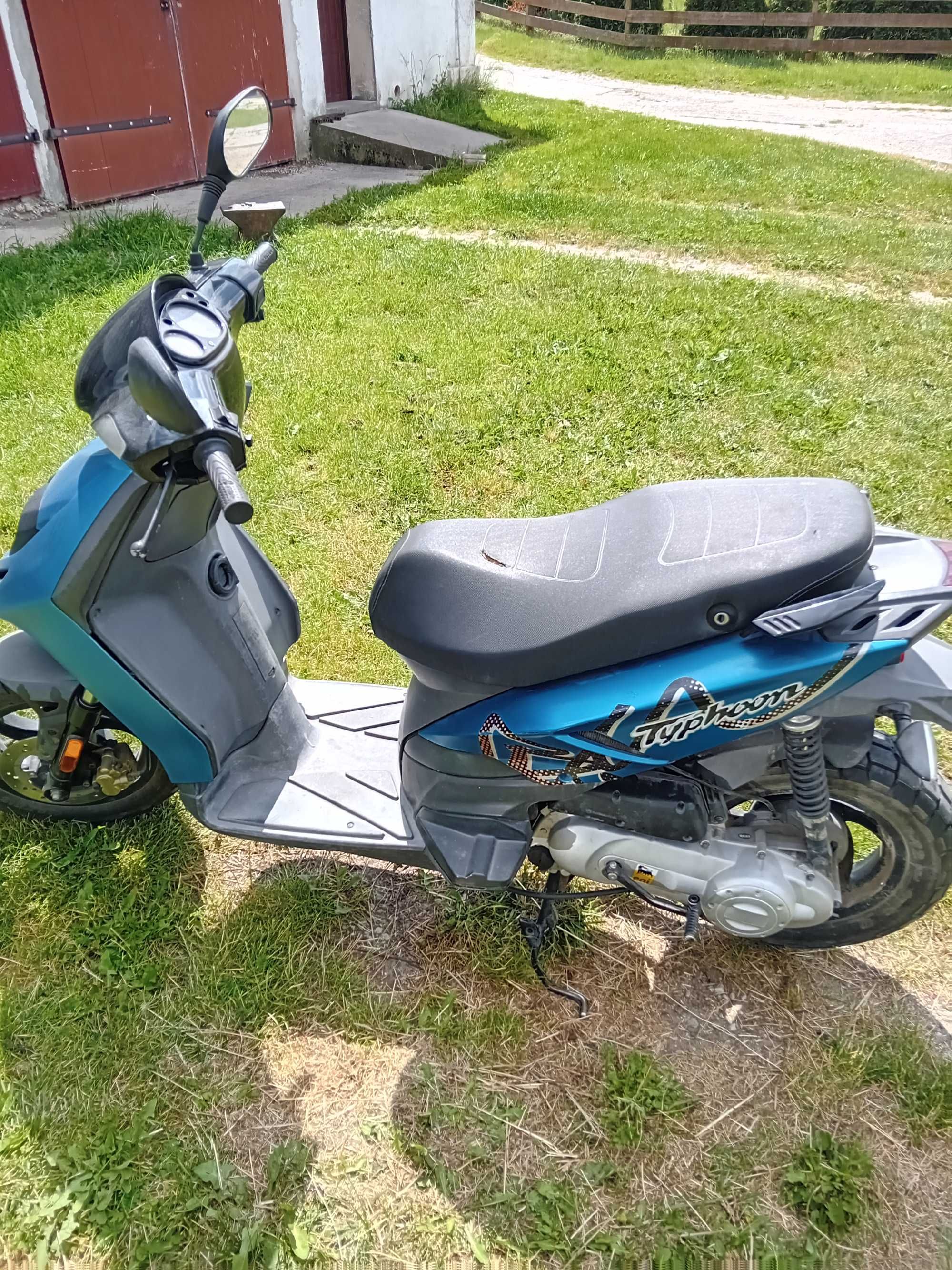 Skuter piaggio typhoon