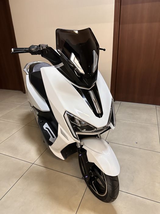 Aima Tiger 2000W-12 колеса электроскутер, мопед
