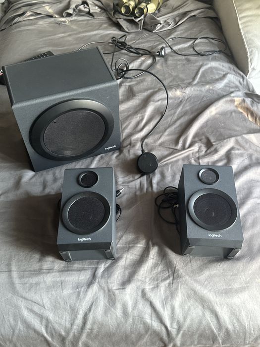 Colunas Logitech Z333 p/ despachar