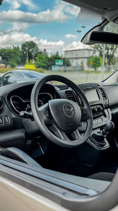 Wynajem Busa 9 osobowego z Kierowcą lub bez