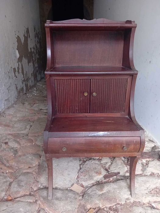 Móvel Com gavetas e estante