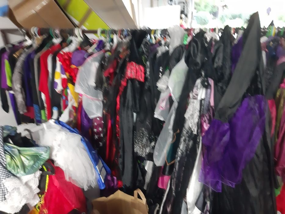 Wyposażenie sklepu Stroje karnawałowe 1500 sztuk