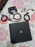 Ps4 Pro 1Tb, com 3 comandos e cabos originais ( inclui fones ps4)
