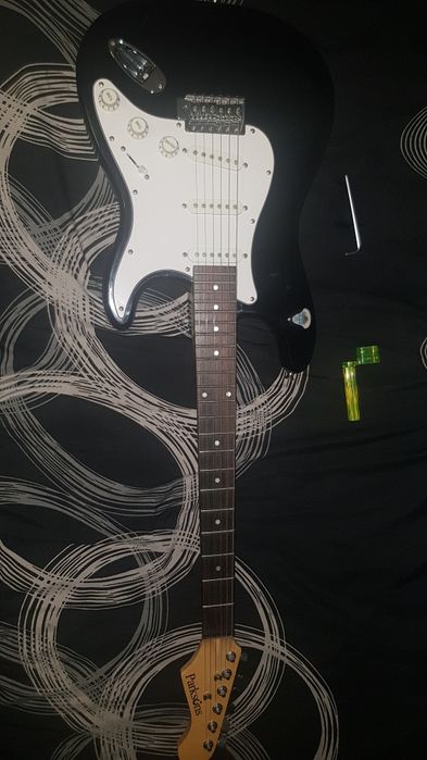 ПРОДАМ Электрогитару!!!