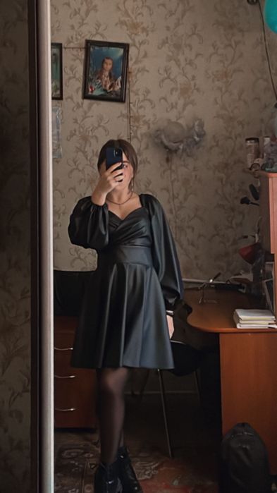 Сукня шкіряна жіноча.