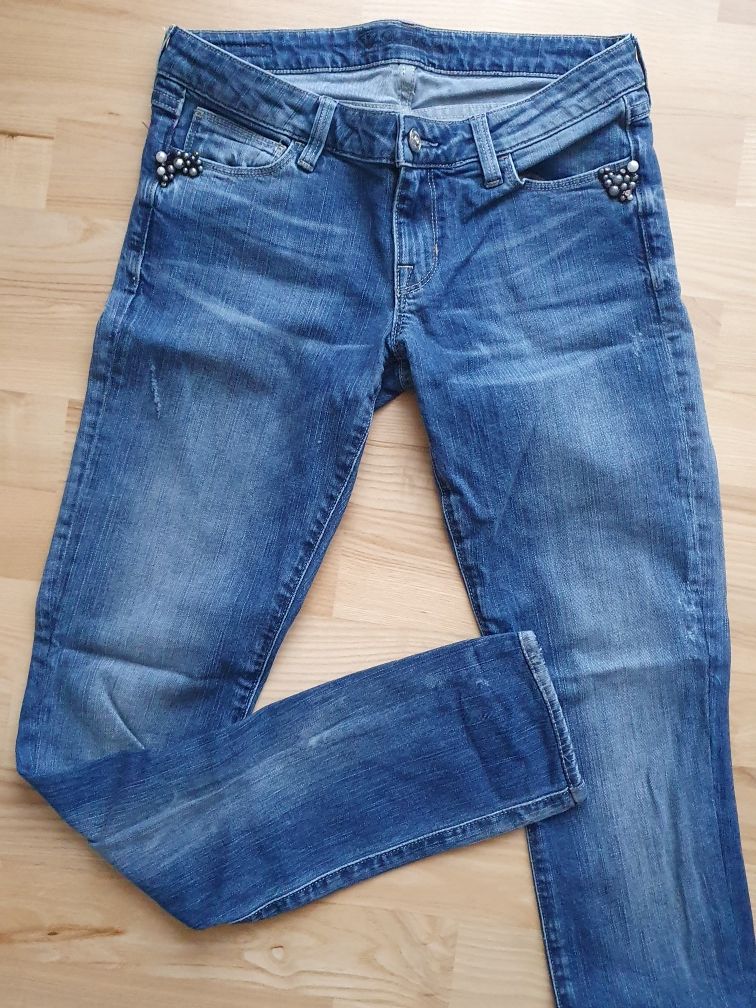 Jeansy guess r.27 z ozdobami. Stan bdb