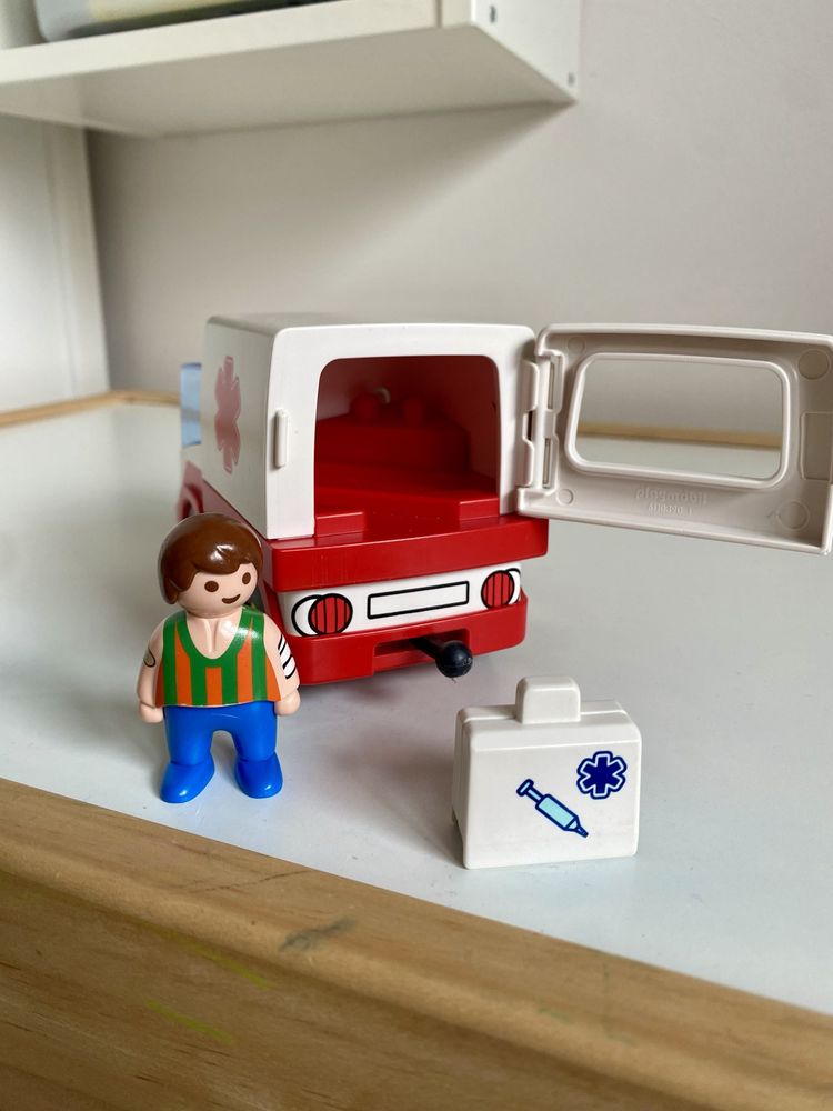 Karetka Ambulans lekarz pacjent Playmobil 123