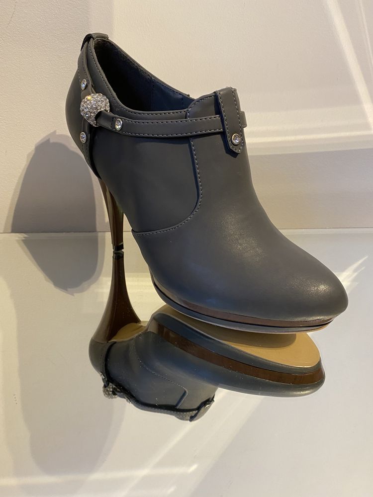 Nowe szare botki