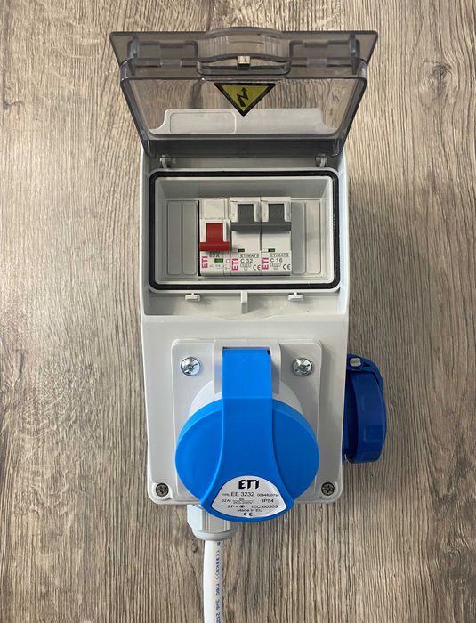 Щит для зарядки електромобіля з дод. розеткою (230В_Ком 7,3 кВт+2 кВт)