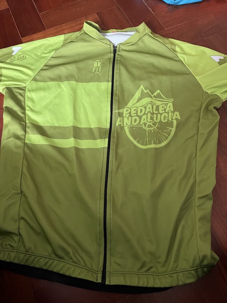 Calções e 1 jerseys de ciclismo