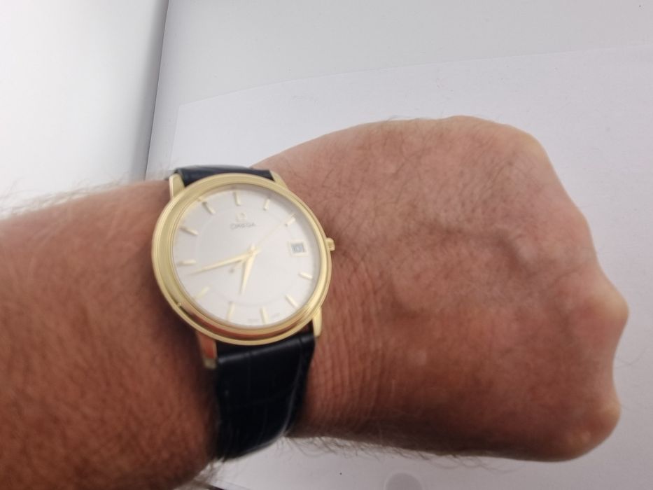 Золотые часы Omega