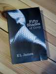 Книга англійською мовою "fifty shades of grey" el james