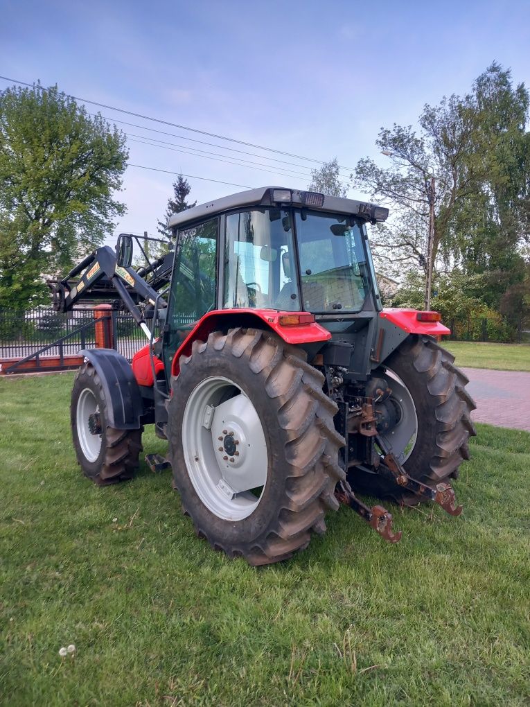 Massey Ferguson 4255 z turem samopoziomującym z tuzem I  pneumatyką