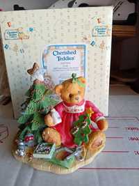 Nowa figurka cherished teddies.  Lynn