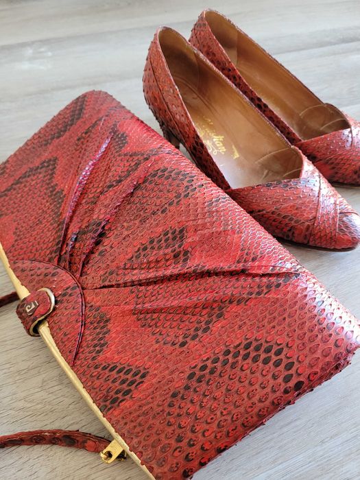 Mala e sapatos em pele de cobra verdadeira