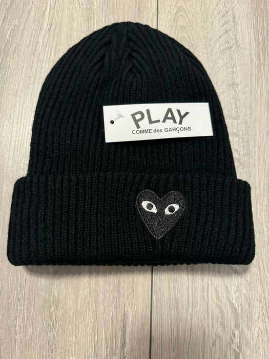 Nowa czapka Play
