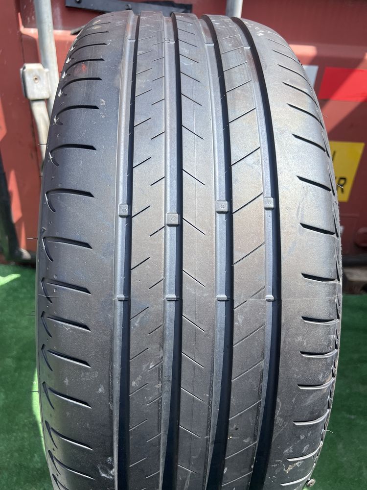 *Opona Bridgestone 255/50/21
