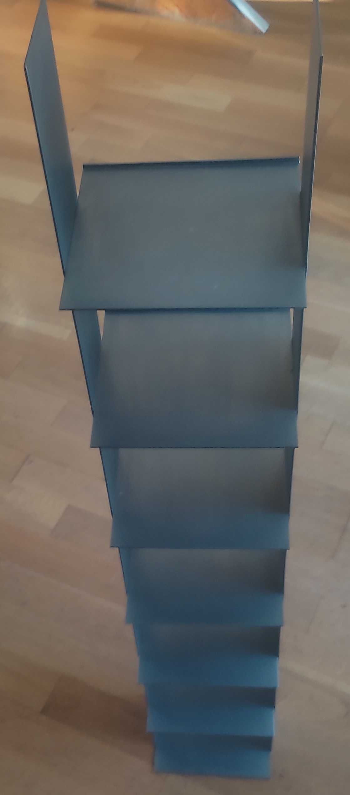 Duży stojak stojący ze satynowanej stali szlachetnej na 105 płyt CD