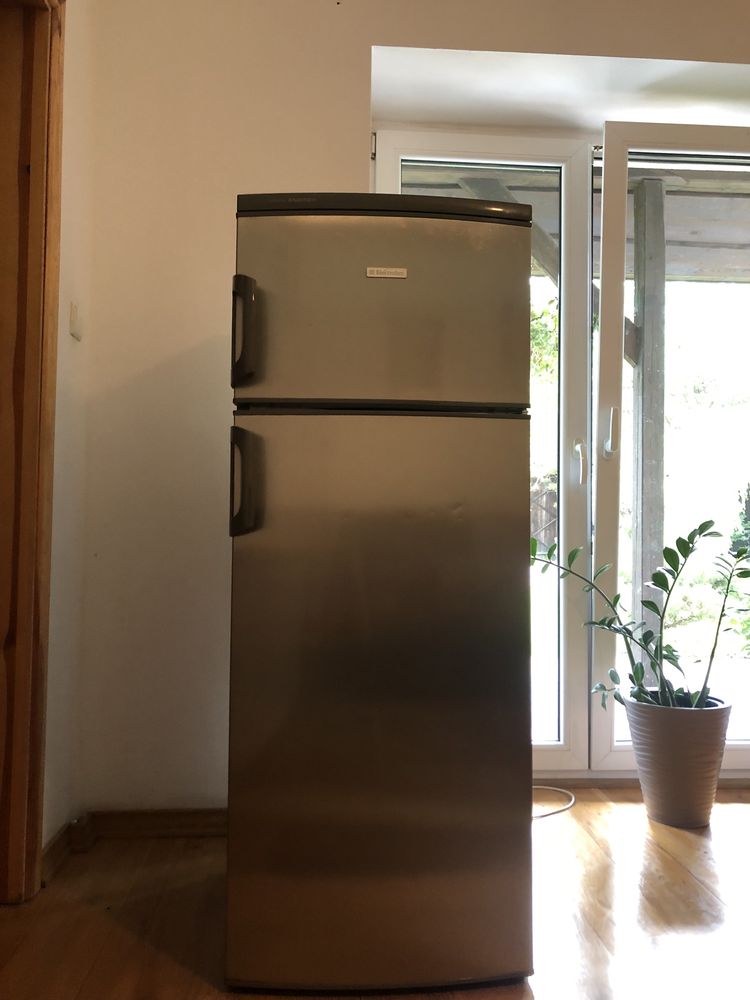 Lodówka Electrolux ERD24304X8 uszkodzona