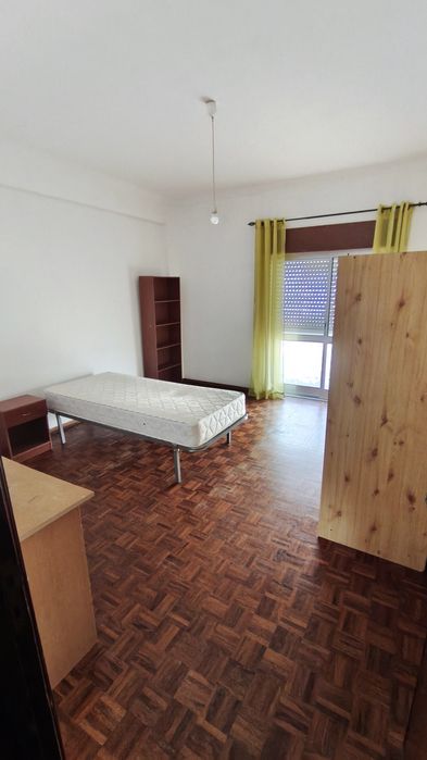 Quarto com varanda próximo ESTGV