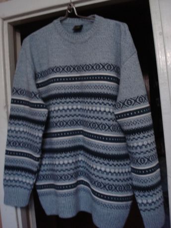 продам мужской теплый свитер