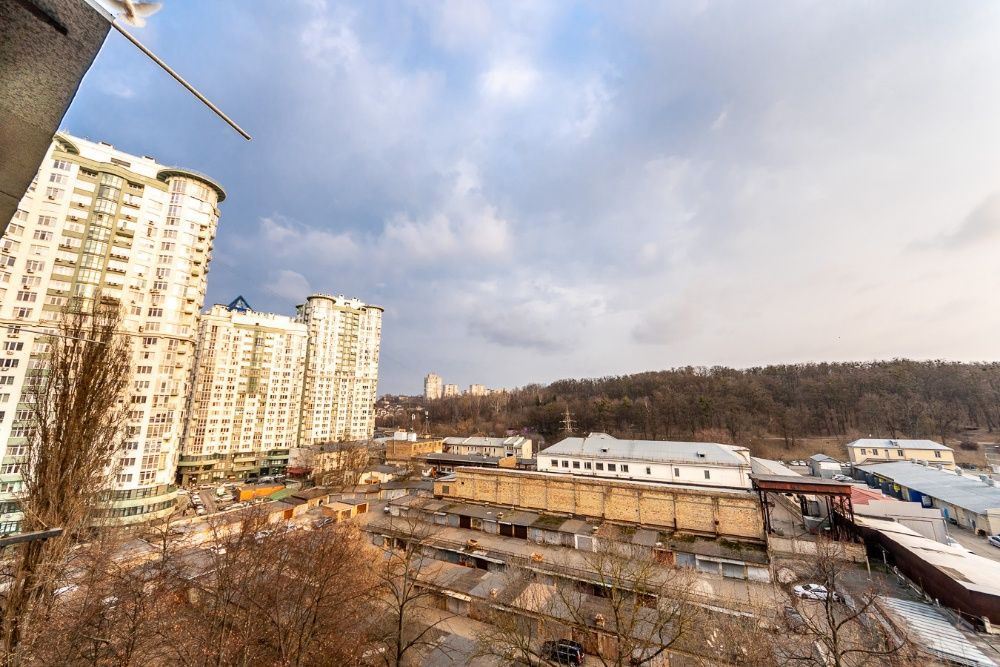 Метро “Вокзальная” пешком 15 мин. Соломенская площадь ул.Кавказская13,-17-555.biz.ua
