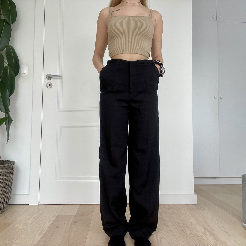 Czarne eleganckie spodnie z długimi nogawkami H&M