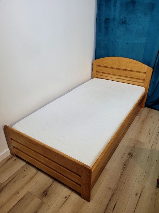 Łóżko drewniane sosnowe  205x110x43/86 cm, pasuje materac 100x200