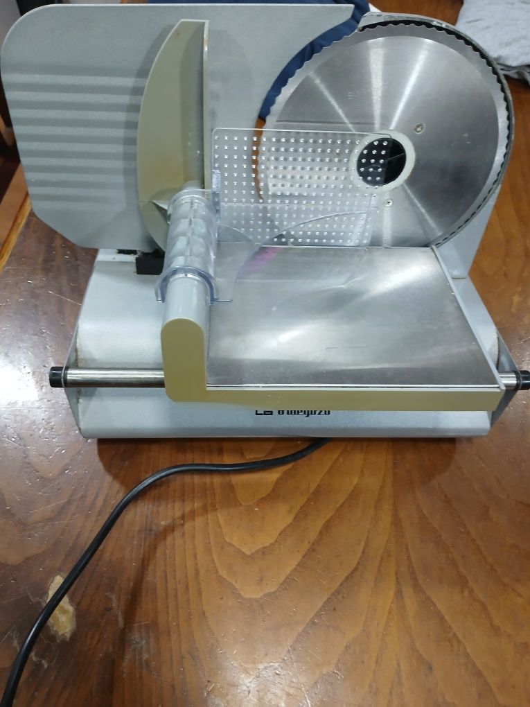 Maquina de cortar queijo e fiambre