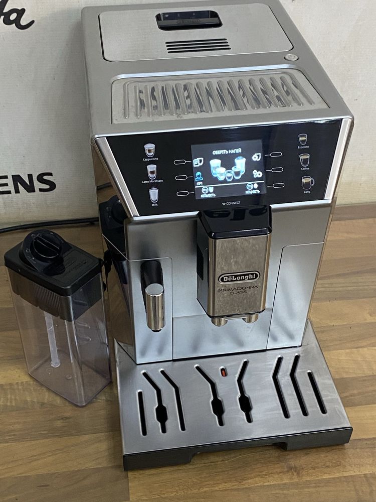 Кавоварка/кофемашина з Німеччини Delonghi PrimaDonna Class