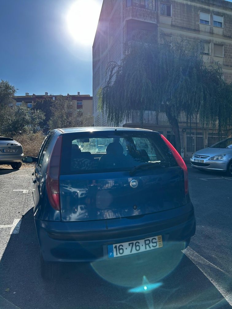 Fiat Punto 2001.
