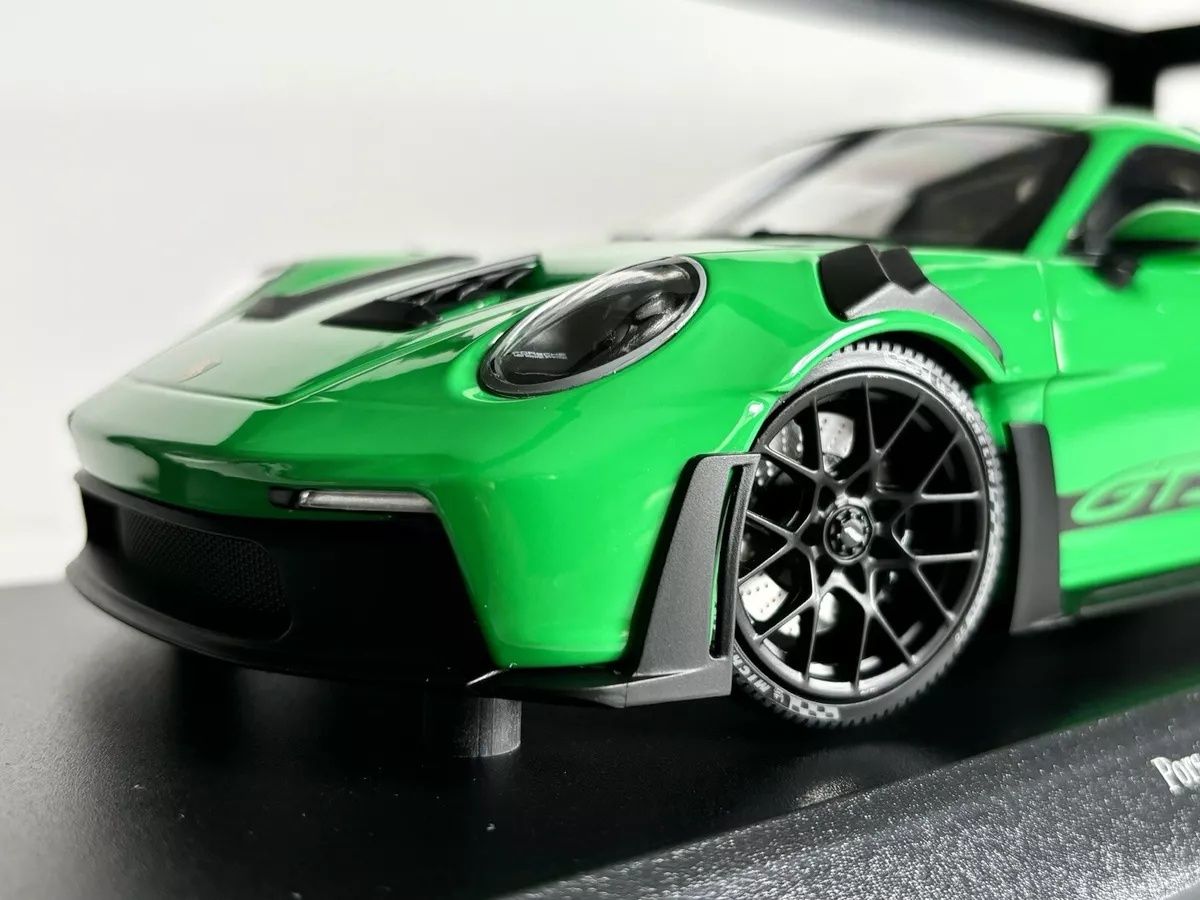 Minichamps 1:18 porsche 911 (992) GT3 RS ano 2023