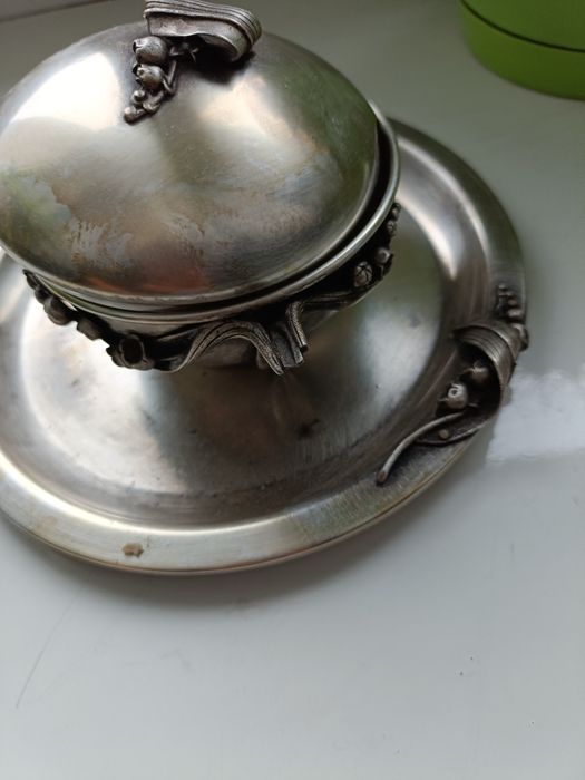 Cukiernica z metalu